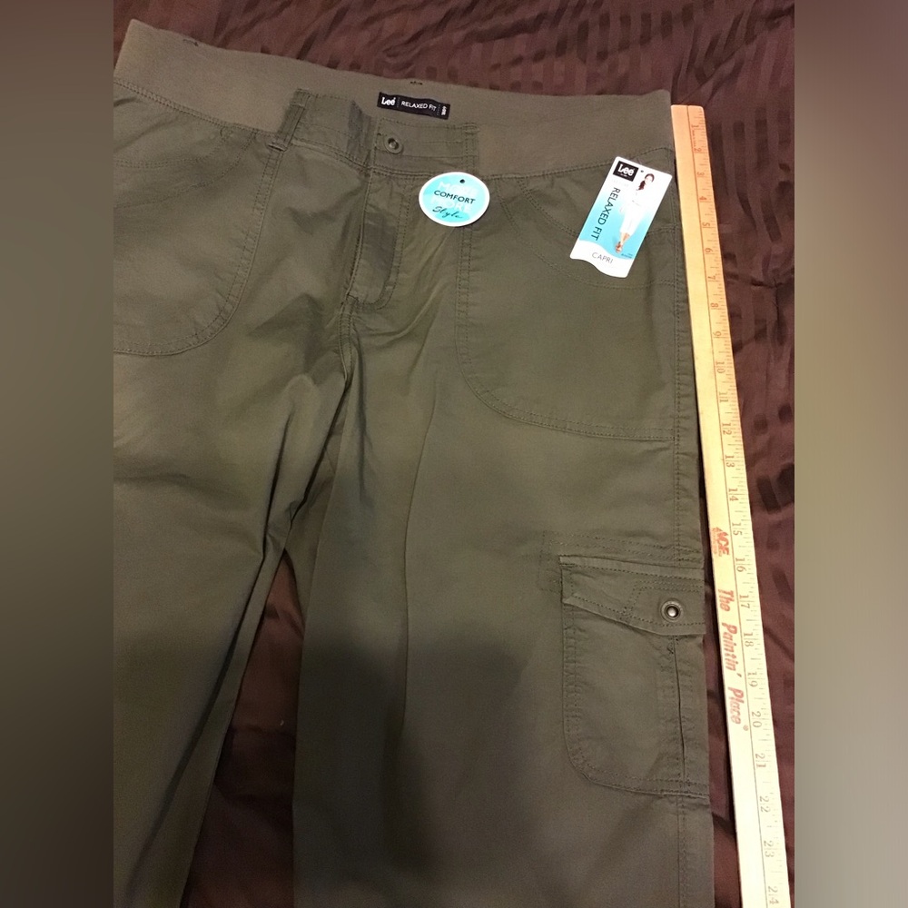Lee Women's relaxed Green Capris